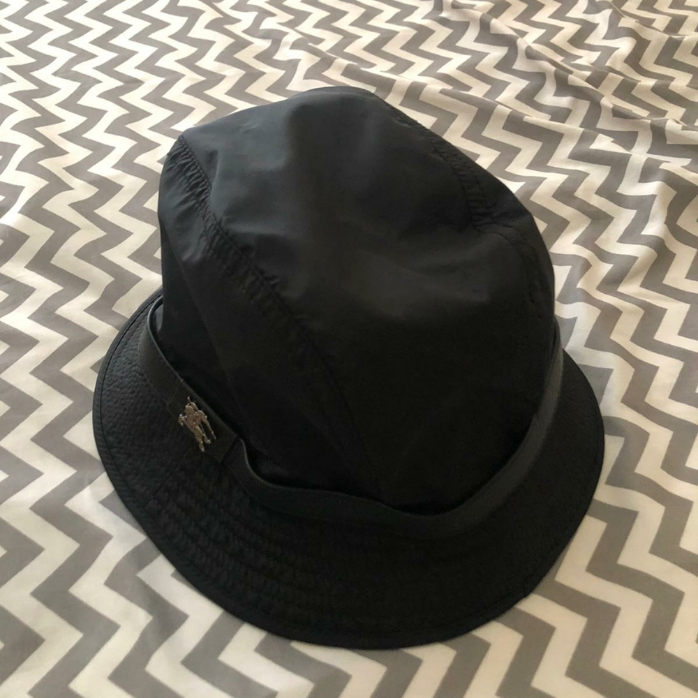Buckethat burberry